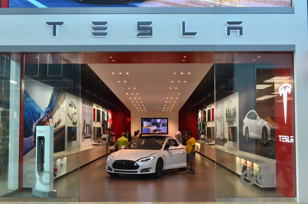 how teslas short lived car dealerships revolutionized the car ing experience